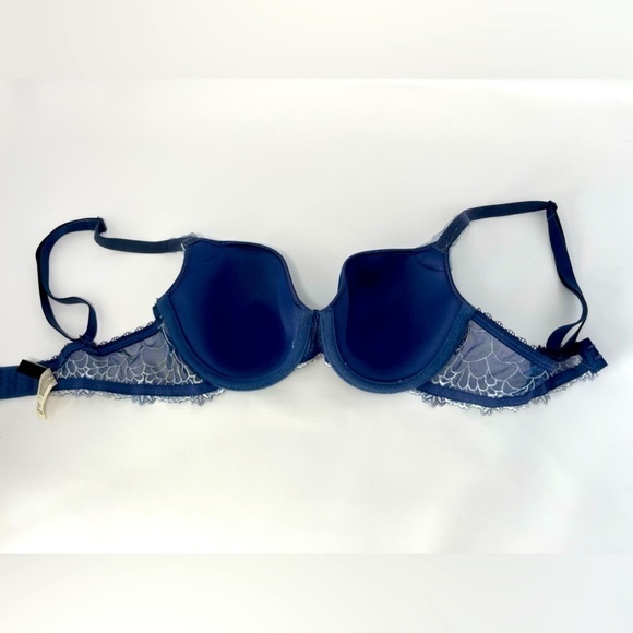 Chantelle Icone T-Shirt Bra  30D - Picture 4 of 5